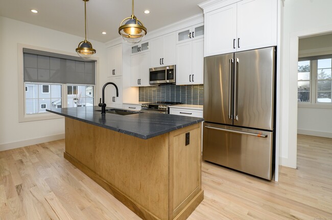 Building Photo - 2620 Main St Unit 10