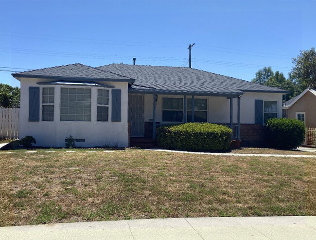 Front or Property - 8920 Darby Ave Rental