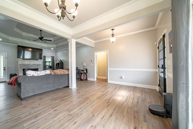 128 Lee Rd 2180