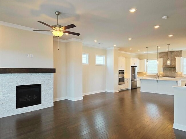 Photo - 657 SUMMIT HILL Way