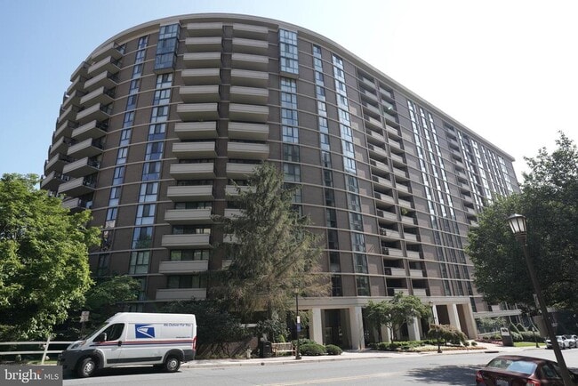 Building Photo - 4620 N Park Ave Unit 202E Rental