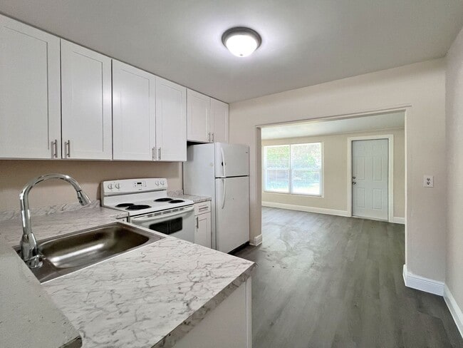 Photo - 503 Ave H SE Unit 503 1/2