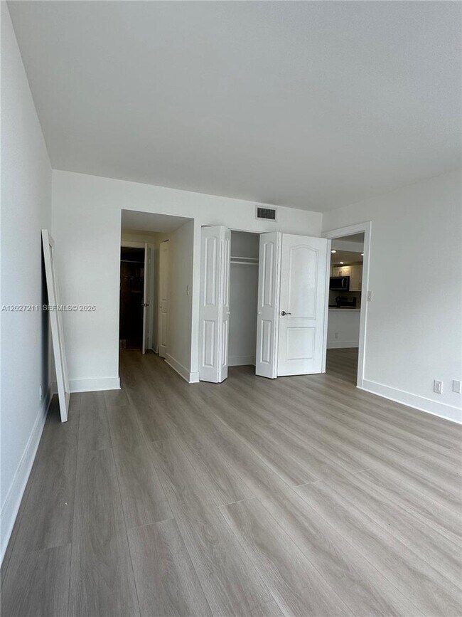 Photo - 16710 NE 9th Ave Unit 409