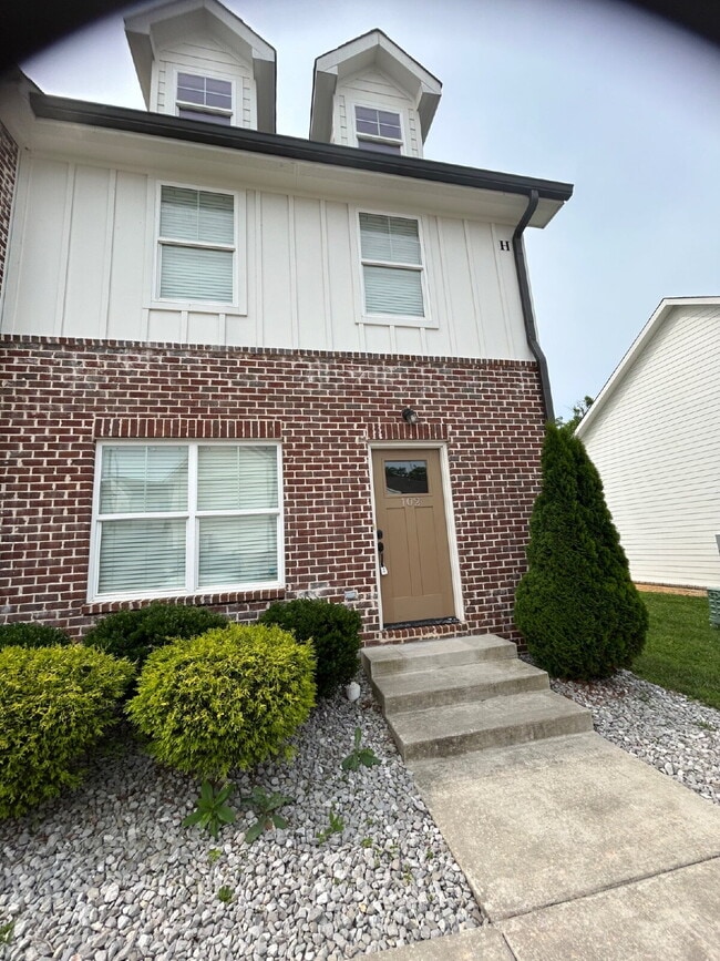 New Townhomes Near TTU! - New Townhomes Near TTU! Unidad H102
