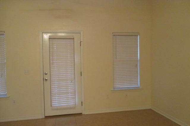 Photo - 713 N Park Blvd