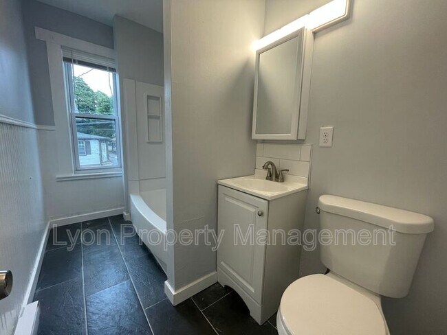 Photo - 412 Elm St Unit 2R