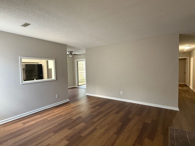Photo - Fully Renovated 2 bed/ 2 bath Duplex! Available Now!