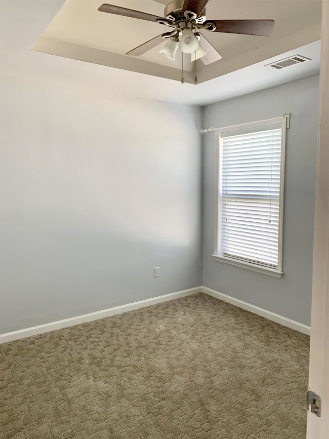 Photo - 4610 Blue Iris Way