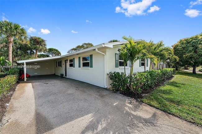 324 Tequesta Dr