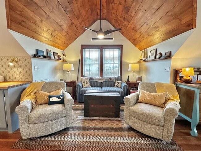 Building Photo - 316 Succotash Rd