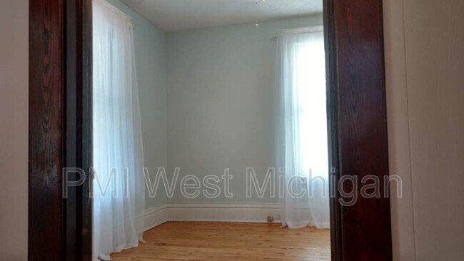 Photo - 946 Pine Ave NW Unit 1