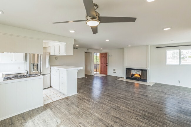 Building Photo - 851 Cypress Ave Unit B