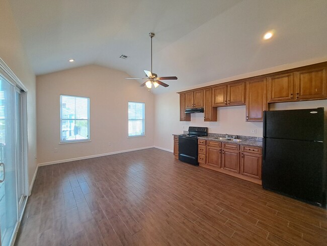 Building Photo - 614 S Rocheblave St Unit 614-A