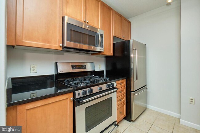 Building Photo - 851 N Glebe Rd Unit 414