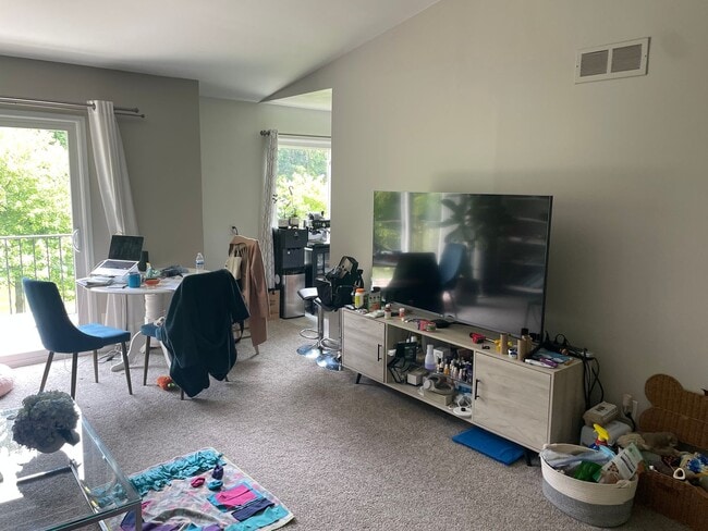 2 bedroom 1 bath close to 94 - 2 bedroom 1 bath close to 94 Condo