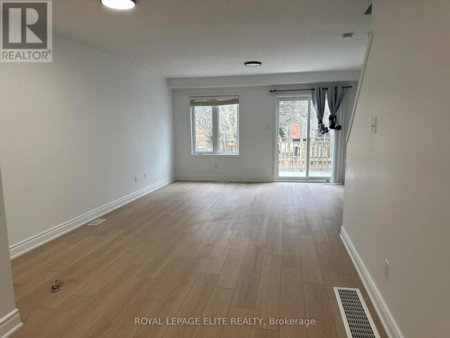 Photo - 350 Dundas St S