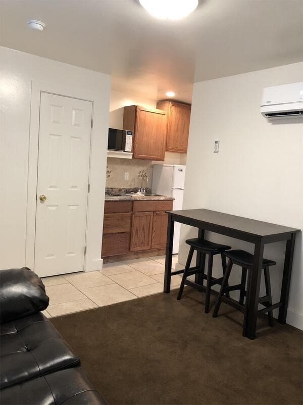 Building Photo - 1105 S State St Rental