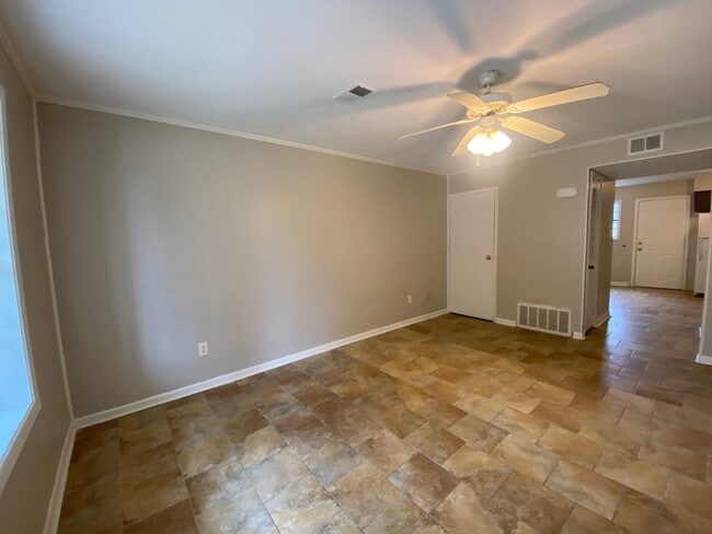 Photo - 601 Stratford Dr Unit 1