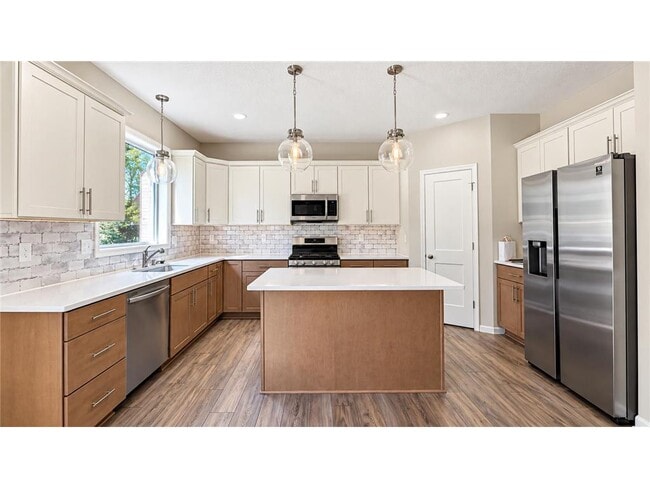 Photo - 5590 Upper 179th St W