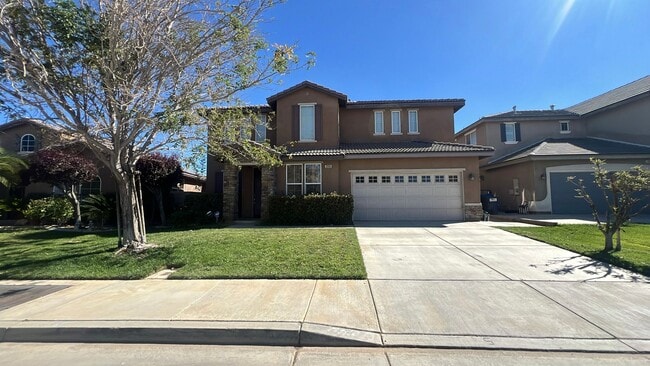 Building Photo - West Palmdale Home in Golf Course
