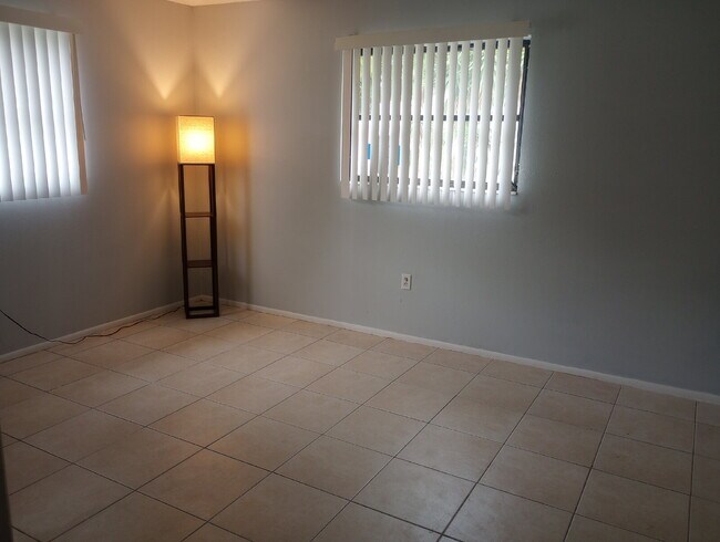 2-Bed, 2-Bath, 2 Car Garage in New Port Richey!"
