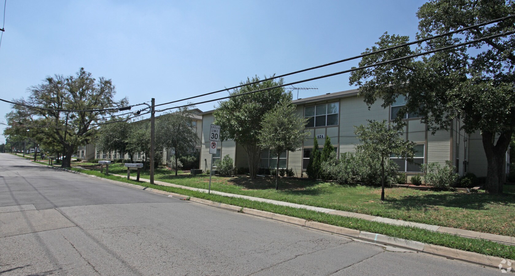 Brentwood Apartments - Brentwood Apartments