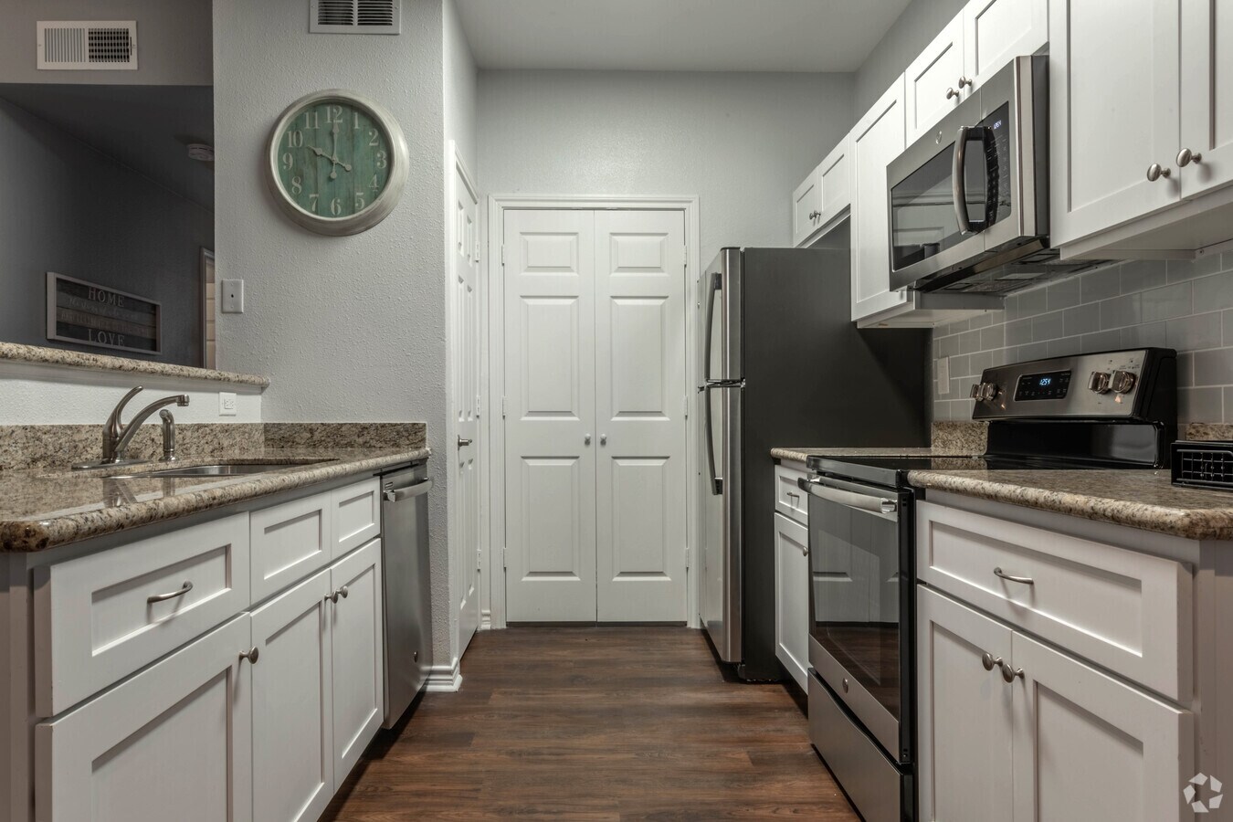 lakebridge apartments and townhomes for rent in houston tx forrent com