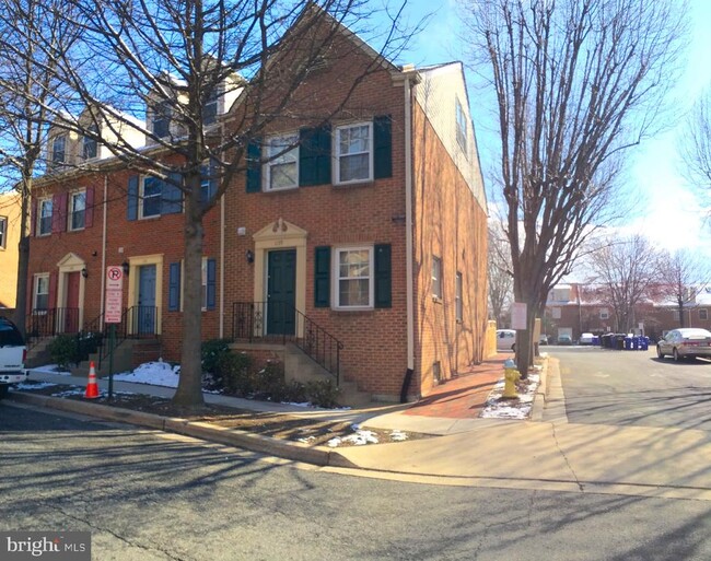 Photo - 1139 N Vernon St Townhome