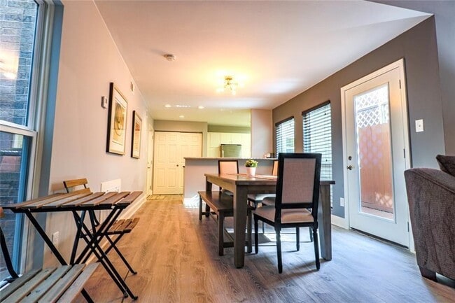 Building Photo - 4724 Post Oak Timber Dr Unit 8/65