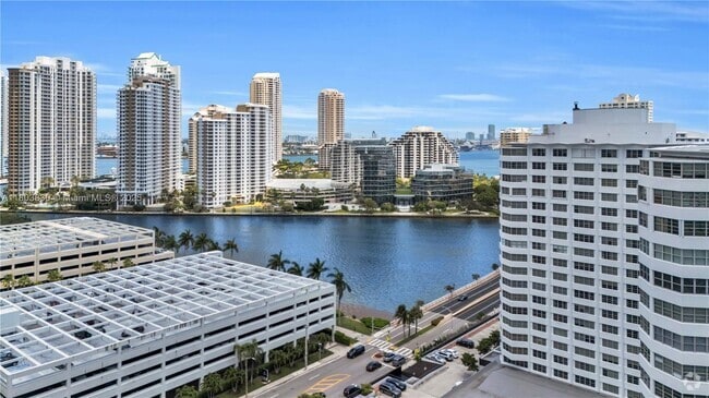 Building Photo - 950 Brickell Bay Dr Unit 1108 Rental