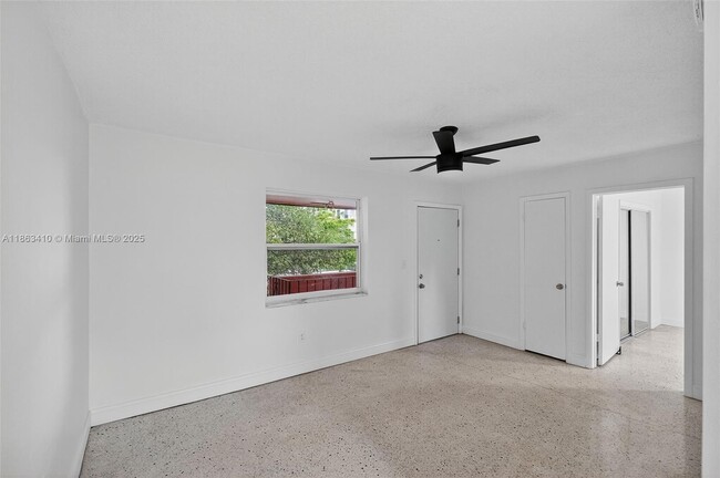 Photo - 458 SW 9th St Unidad 7