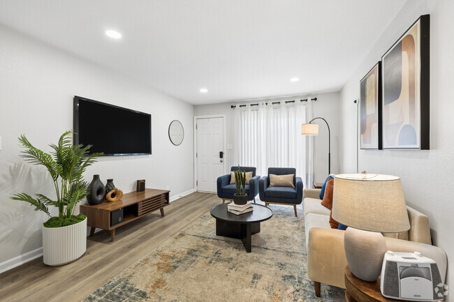 1BR, 1BA - 775SF - Living Room
