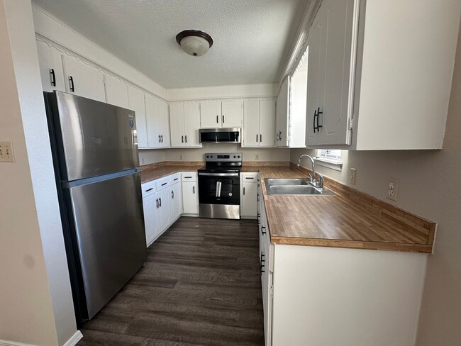 Photo - 514 W J St Apartamento Unidad 514 W J St #A