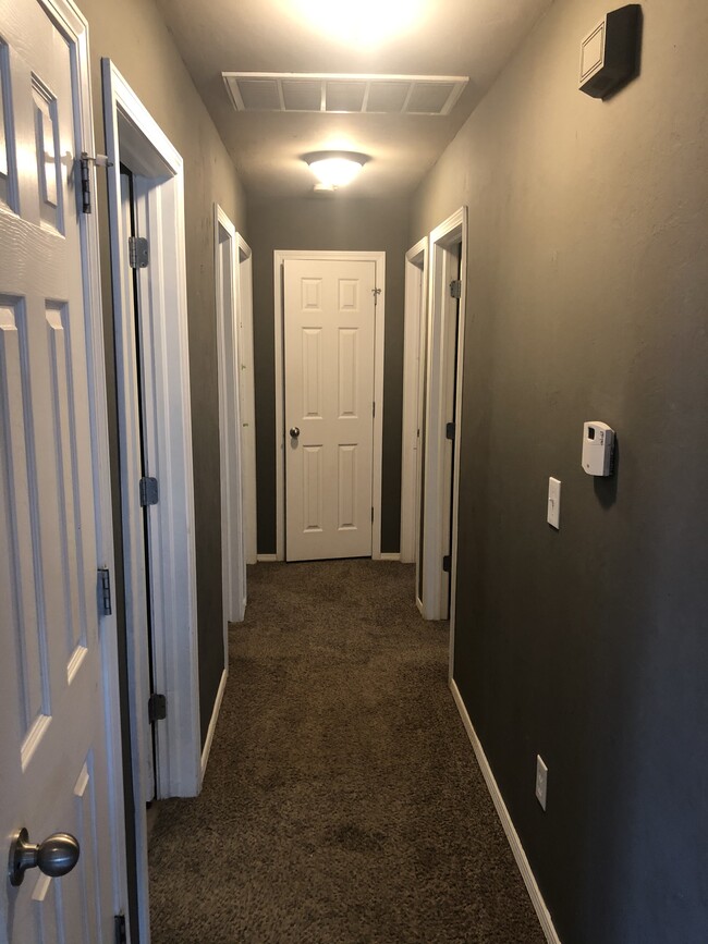 Building Photo - 520 S Castle Ridge Ln Rental