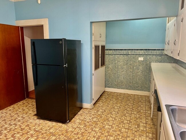 Photo - 3 Bedroom, 1.5 Bath for Rent!