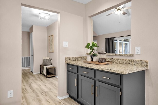 Photo - 6 Spurwood Ct