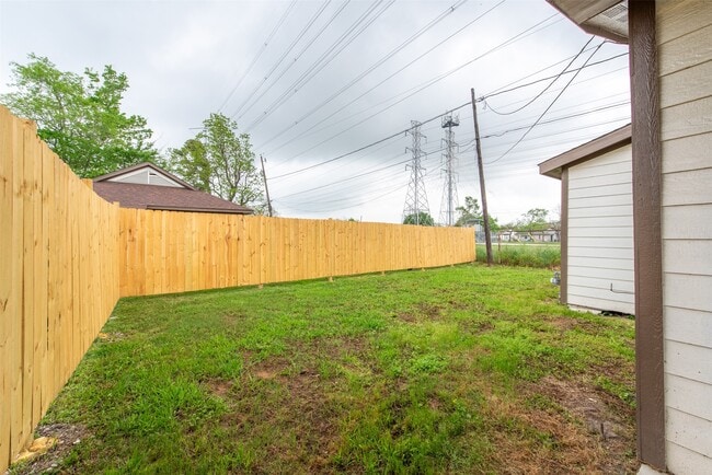 Photo - 11215 Munn St