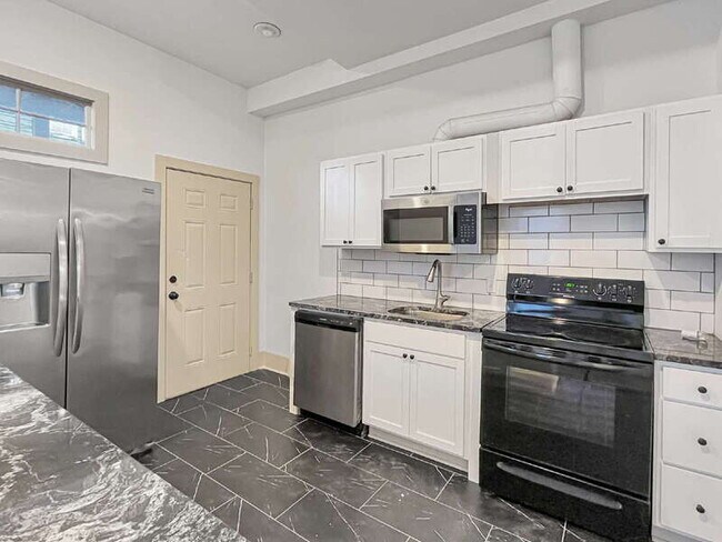 Photo - 316 W 42nd St