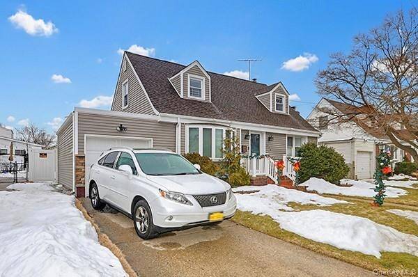 Building Photo - 926 2nd Ave Unit 2nd Floor