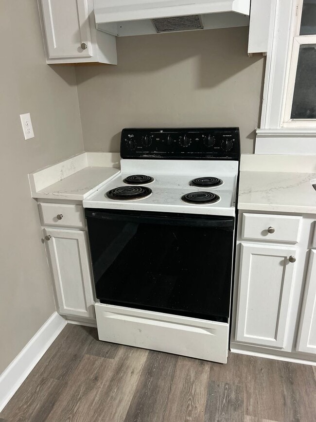 Photo - 512 Macon St S