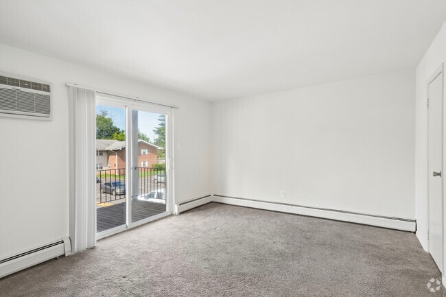 2BR, 1BA - 920SF - Primary Bedroom