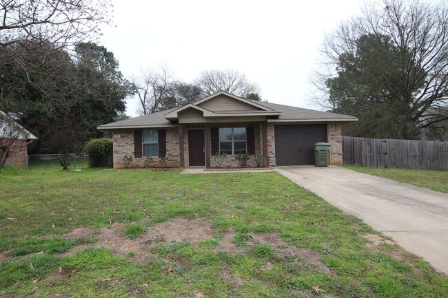 Building Photo - Lease Takeover Opportunity Available! Charming 2 Bed 2 Bath Home! Lindale ISD!