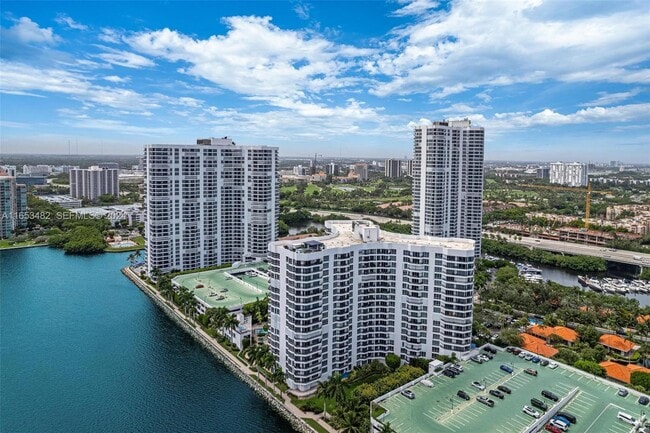 Building Photo - 3600 Mystic Pointe Dr Unit Mystic pointe #1417