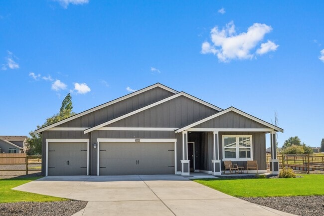 Photo - 4 Bedroom Home with Spacious Fully Fenced ...