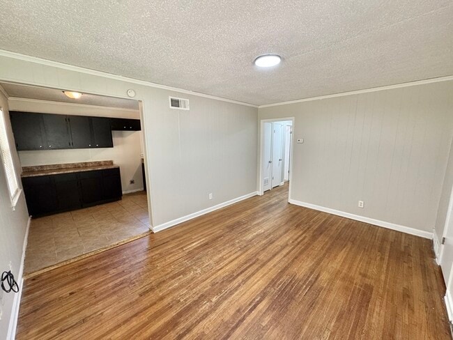 Photo - 4179 Leweir St