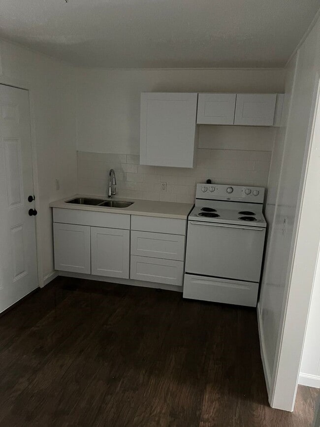 Photo - 531 E 8th St