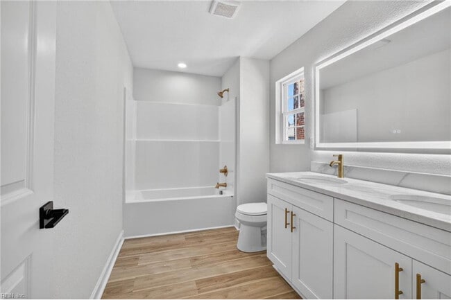 Photo - 701 W 29th St