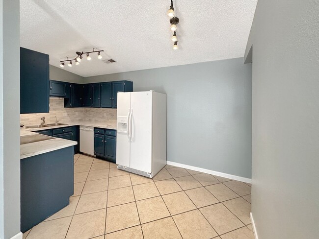 Photo - 2317 N Thomas Dr