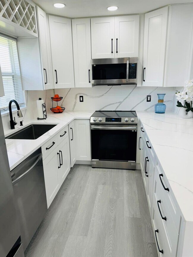 Photo - 364 Flanders Dr Unit 364