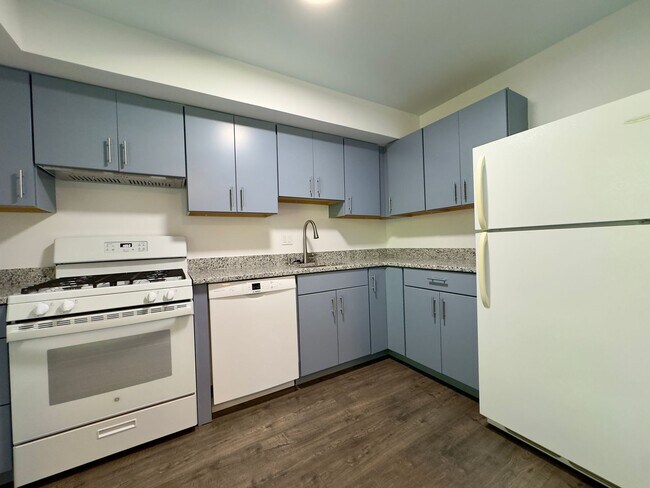 Photo - Charming and Spacious One Bedroom in Homeland Southway!